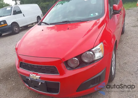 2015 Chevrolet Sonic Lt Auto z USA, uszkodzony, nr VIN 1G1JC6SG8F4189838